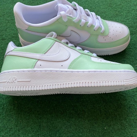 Green custom Air Force 1 - Picture 3 of 5